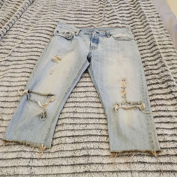 Light wash, button fly, seriously distressed, majorly cropped jeans size 29! - Picture 1 of 10